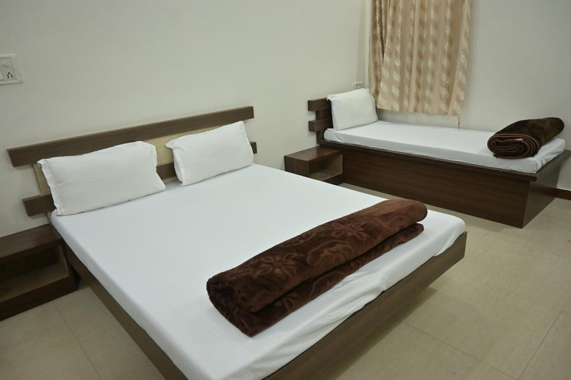 Hotel Roshan Palace Ambaji Екстериор снимка