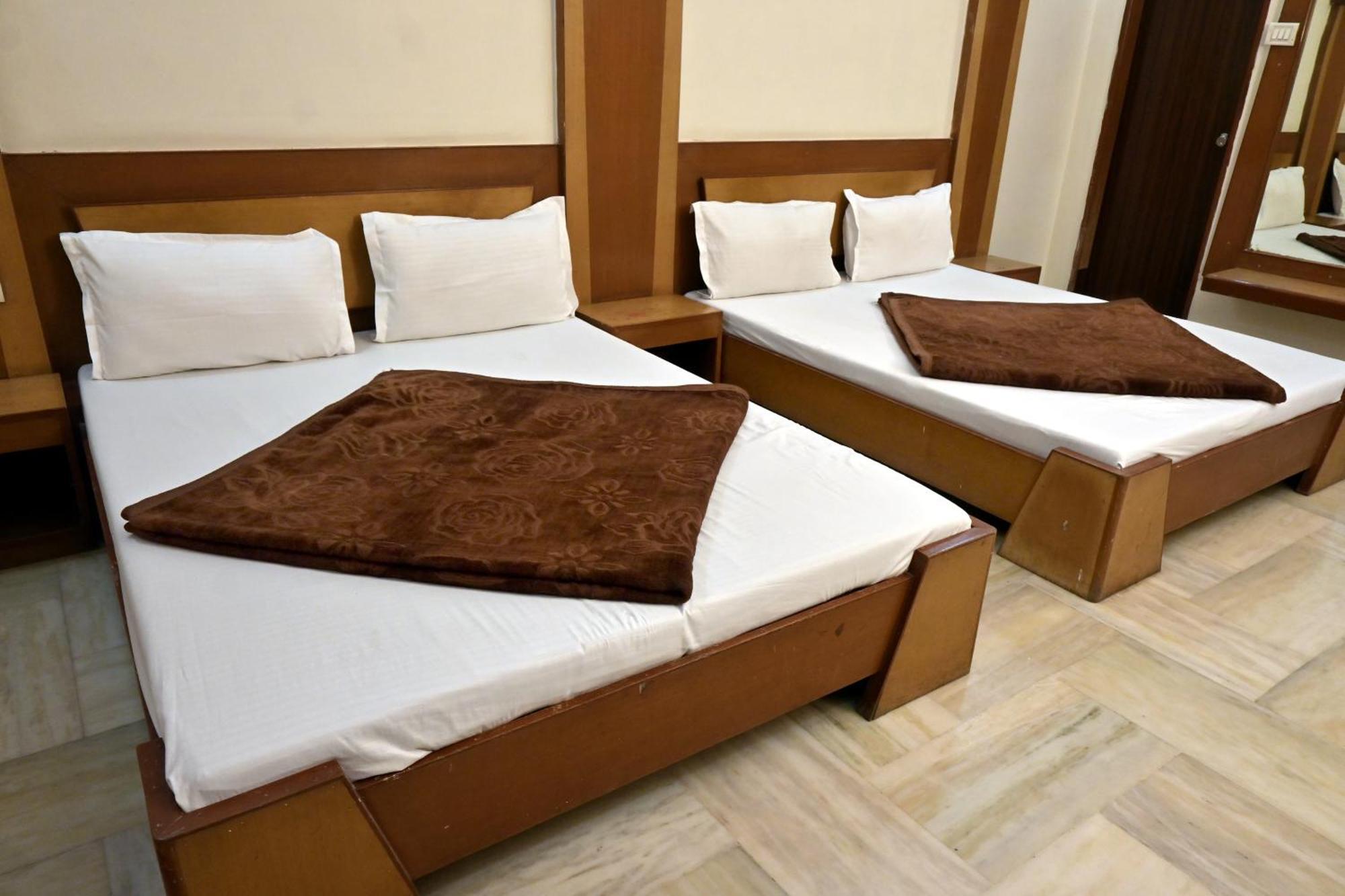 Hotel Roshan Palace Ambaji Екстериор снимка