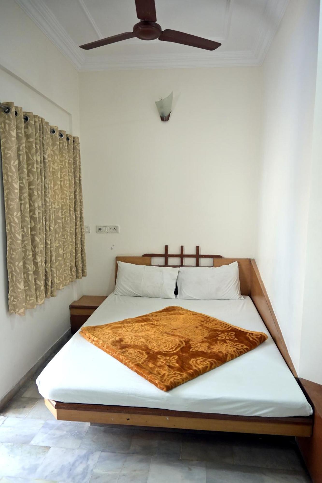 Hotel Roshan Palace Ambaji Екстериор снимка