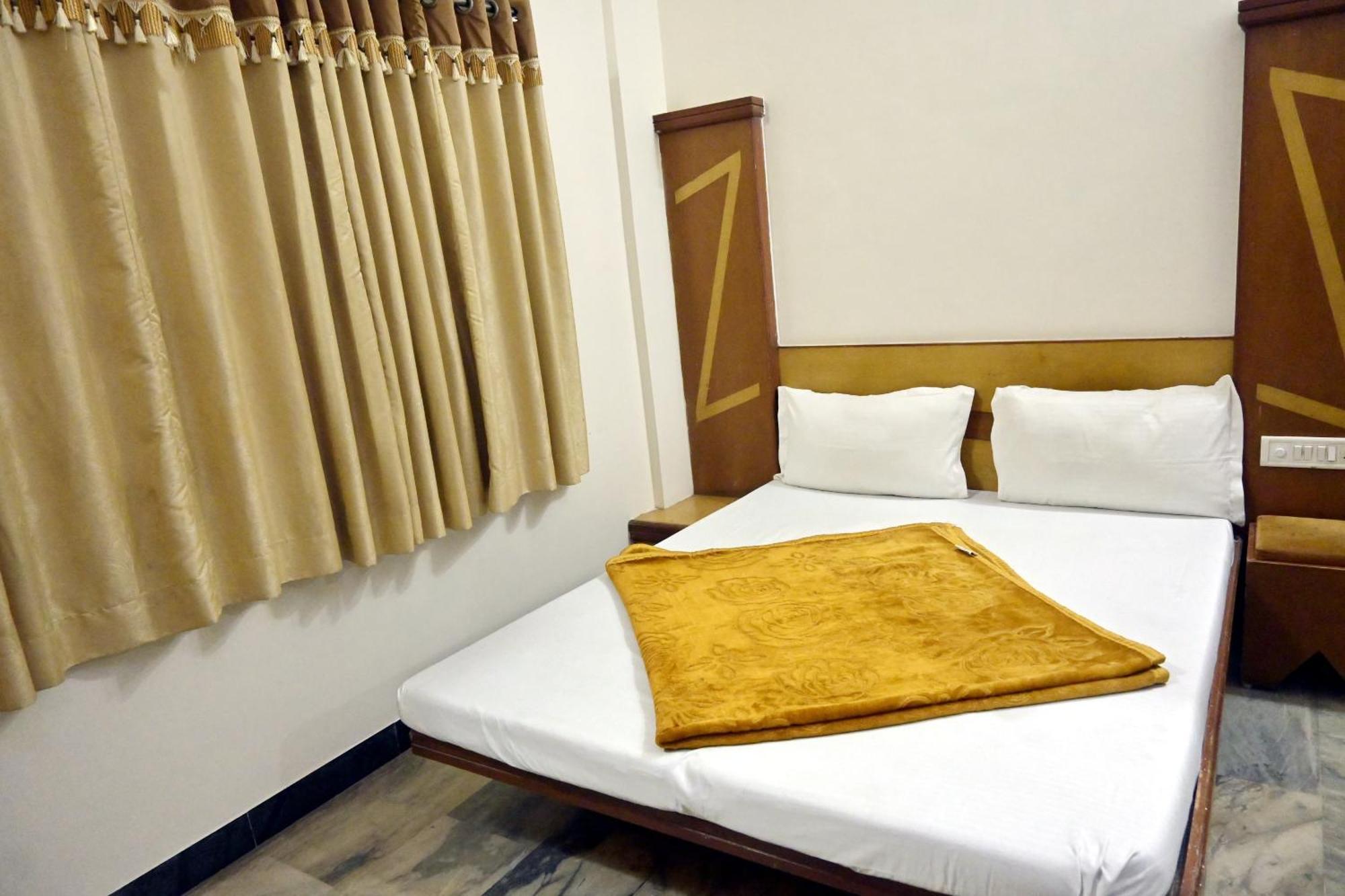 Hotel Roshan Palace Ambaji Екстериор снимка